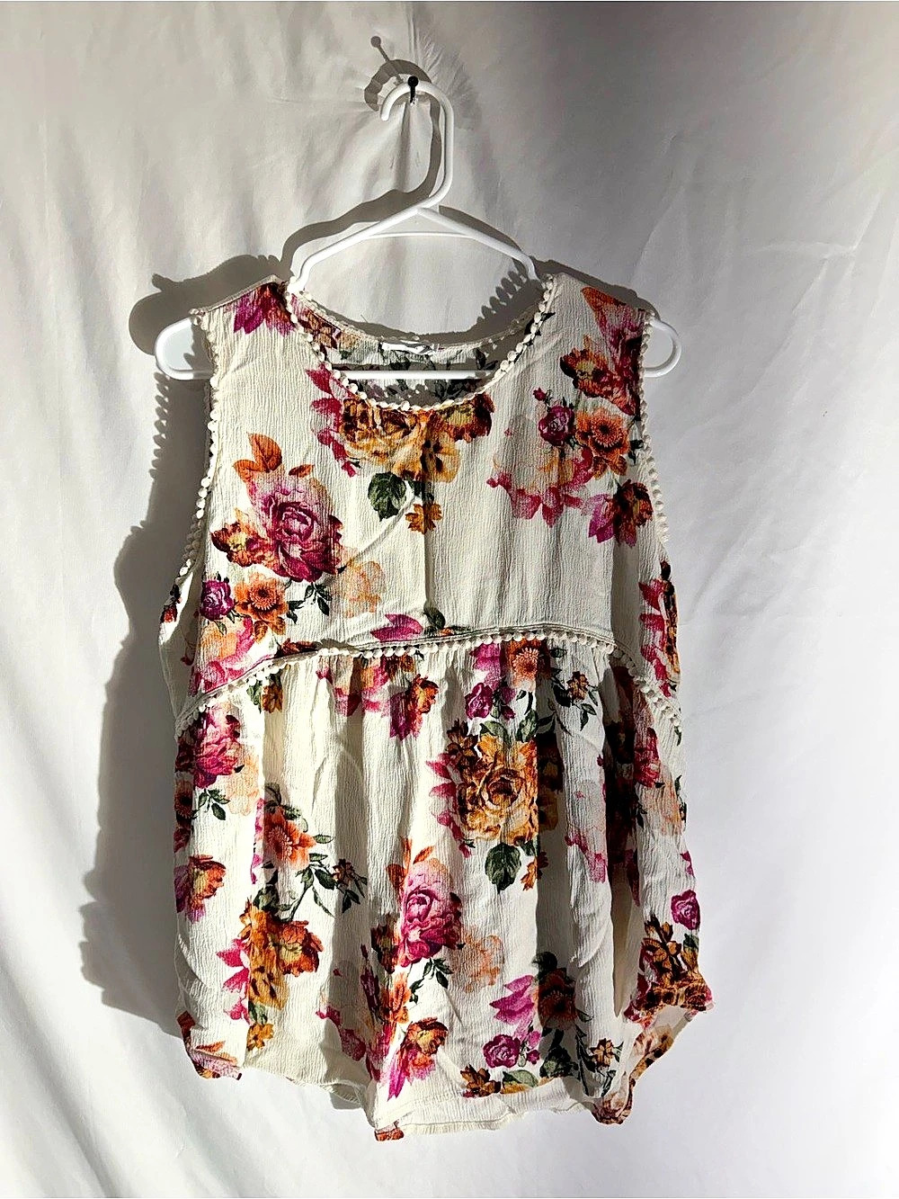 Chicsoul.com Floral Blouse in White & Pink Like New
